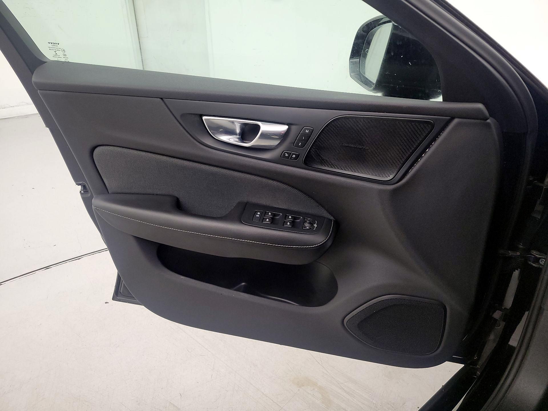 Thumbnail: 2019 Volvo S60 - 12
