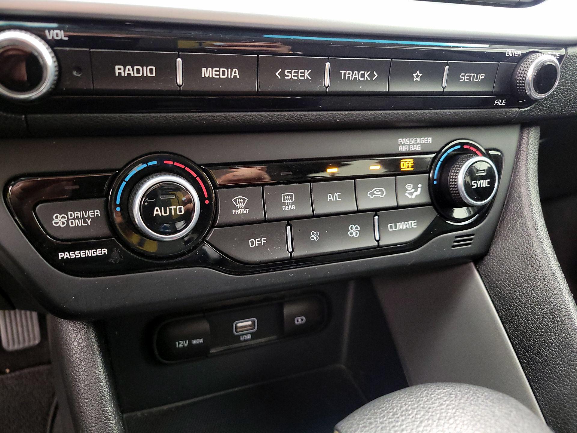 Thumbnail: 2020 Kia Niro - 16