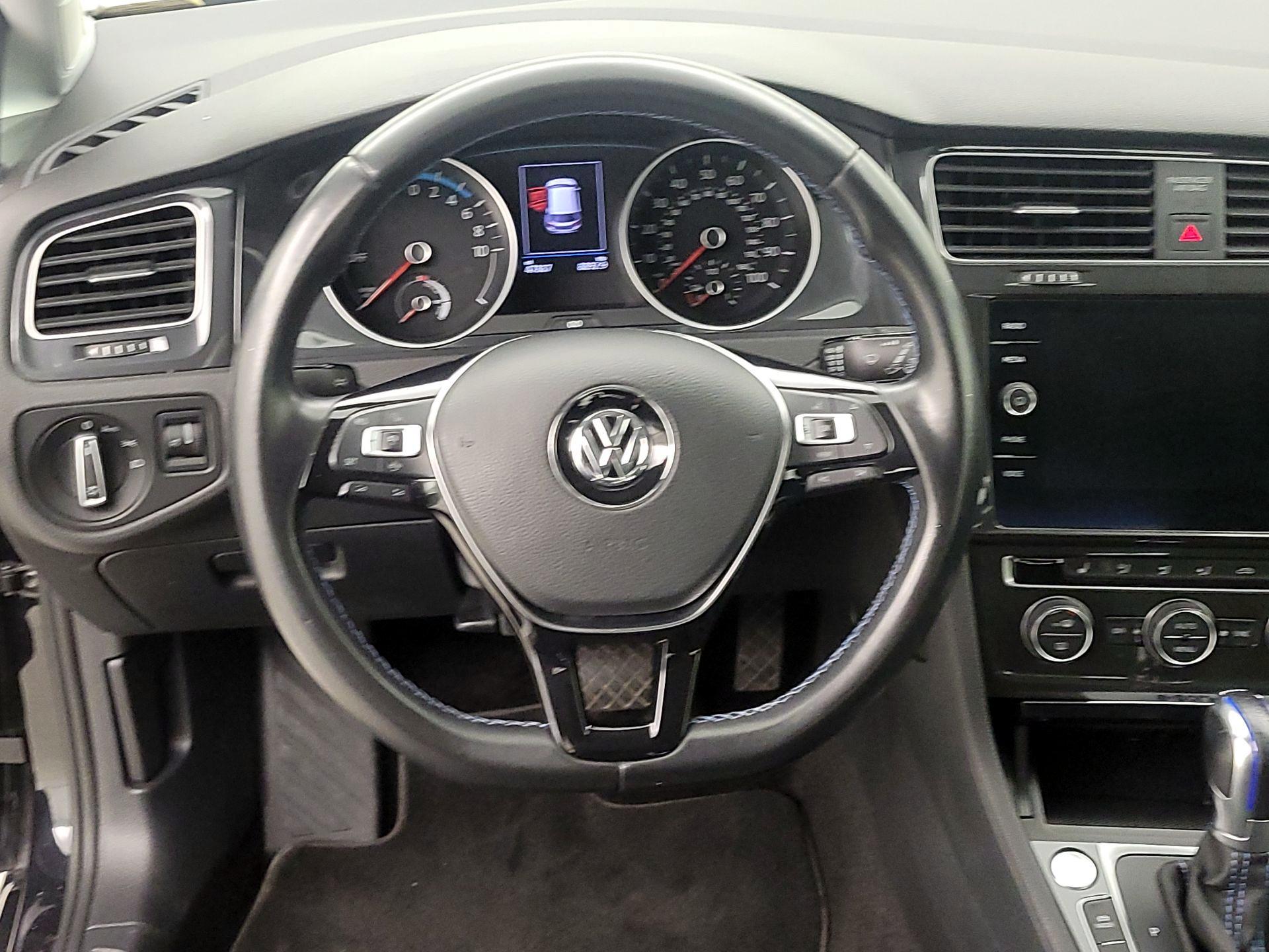 Thumbnail: 2019 Volkswagen e-Golf - 10