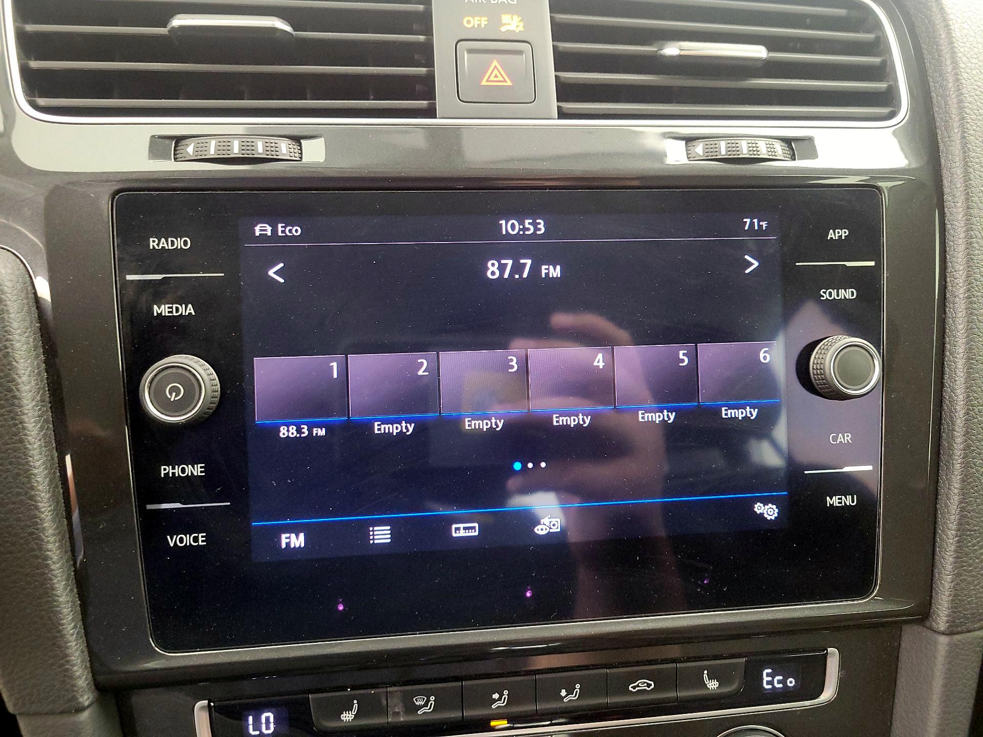 Thumbnail: 2019 Volkswagen e-Golf - 15