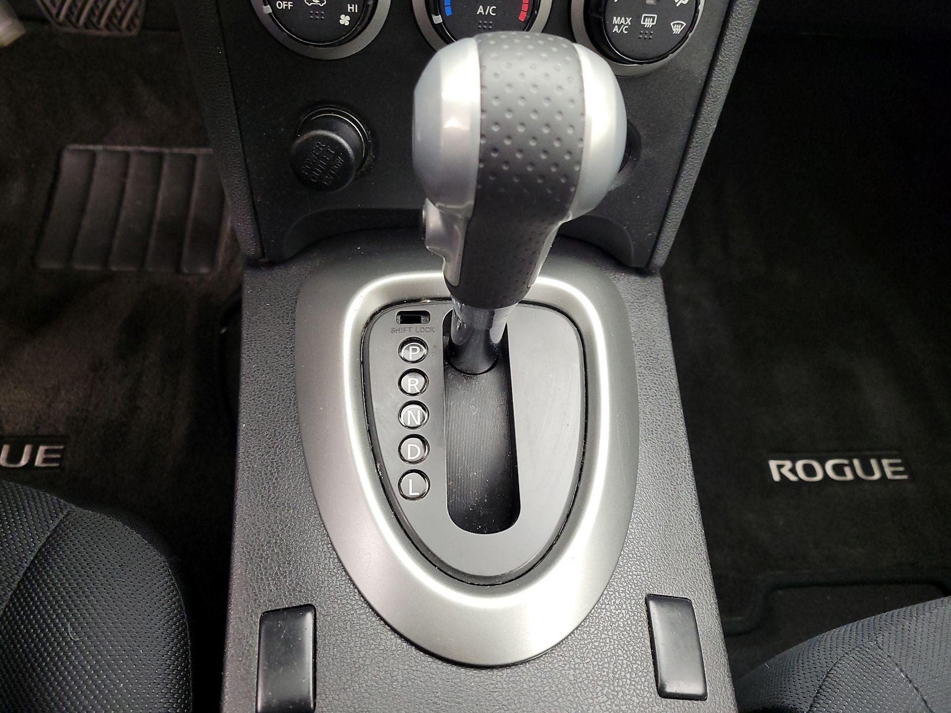 Thumbnail: 2015 Nissan Rogue - 16