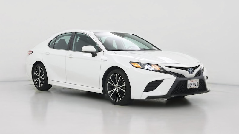 2020 Toyota Camry SE Hero Image