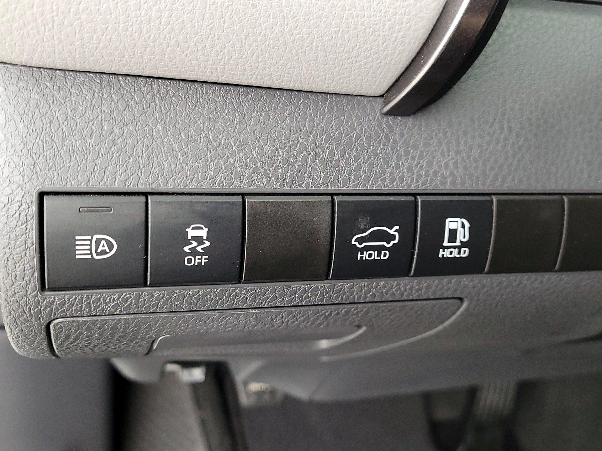 Thumbnail: 2022 Toyota Camry - 13