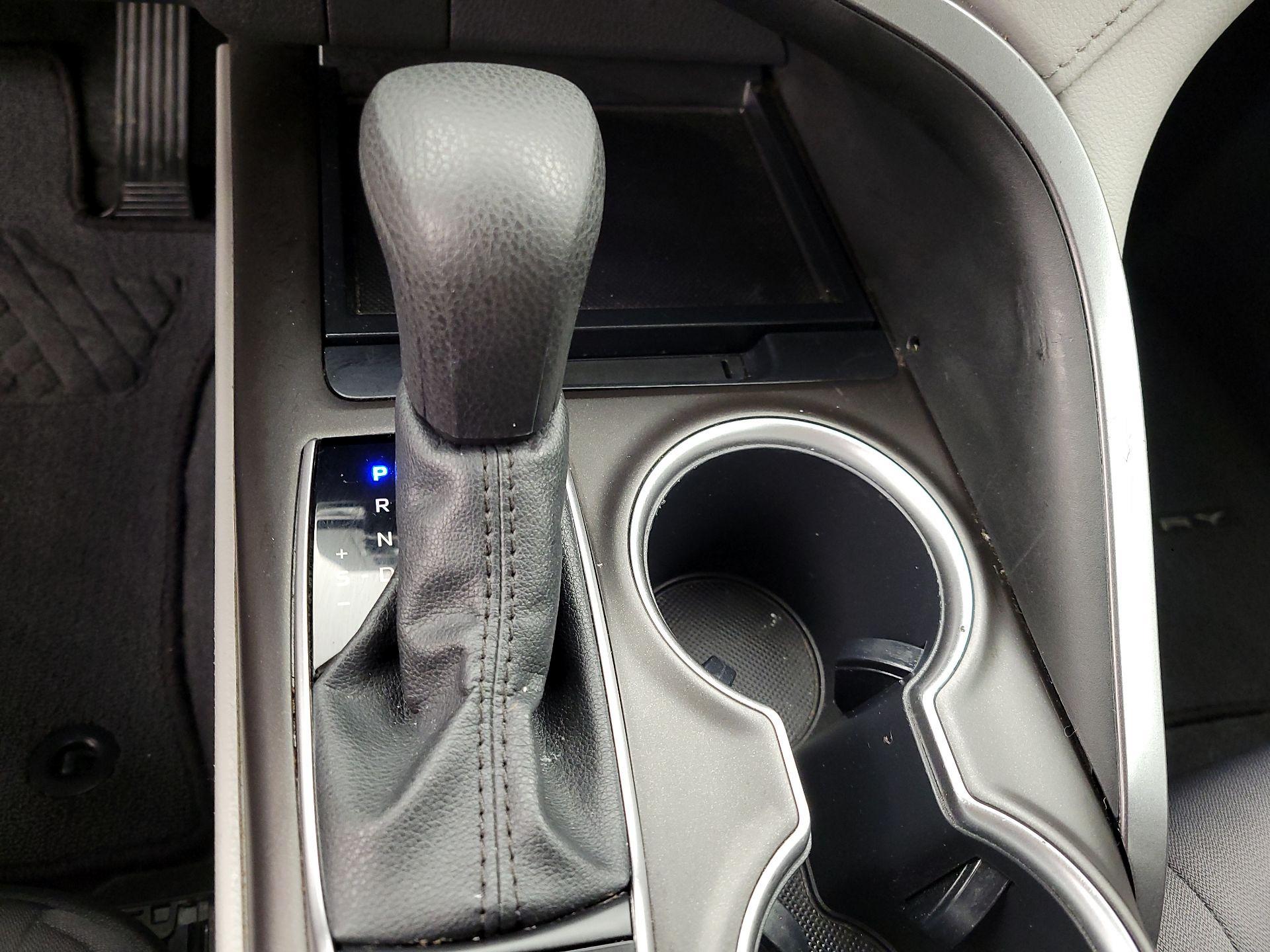 Thumbnail: 2022 Toyota Camry - 17