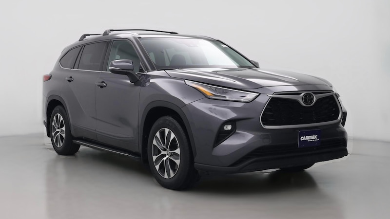 2022 Toyota Highlander XLE Hero Image