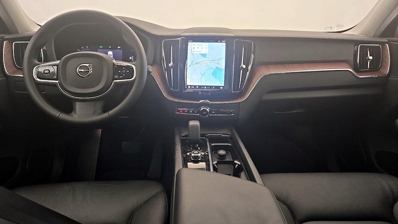 2023 Volvo XC60 B5 Plus 9