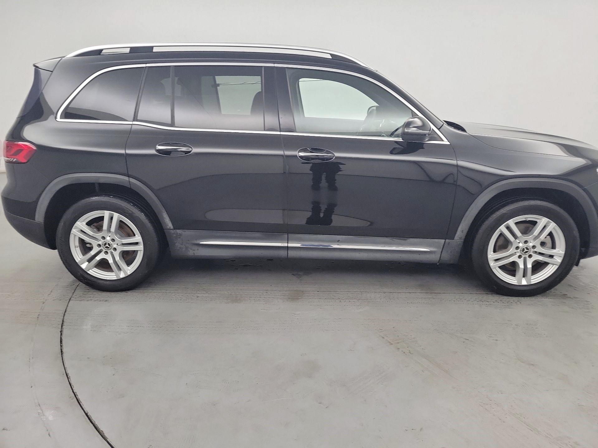 Thumbnail: 2021 Mercedes-Benz GLB - 4