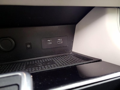 USB/AUX Ports