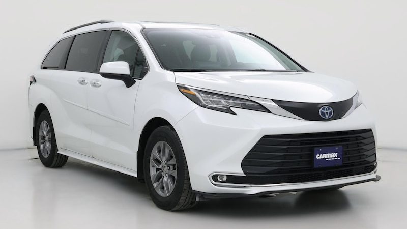 2022 Toyota Sienna XLE Hero Image