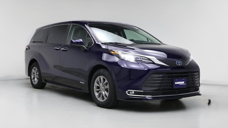 2021 Toyota Sienna XLE Hero Image