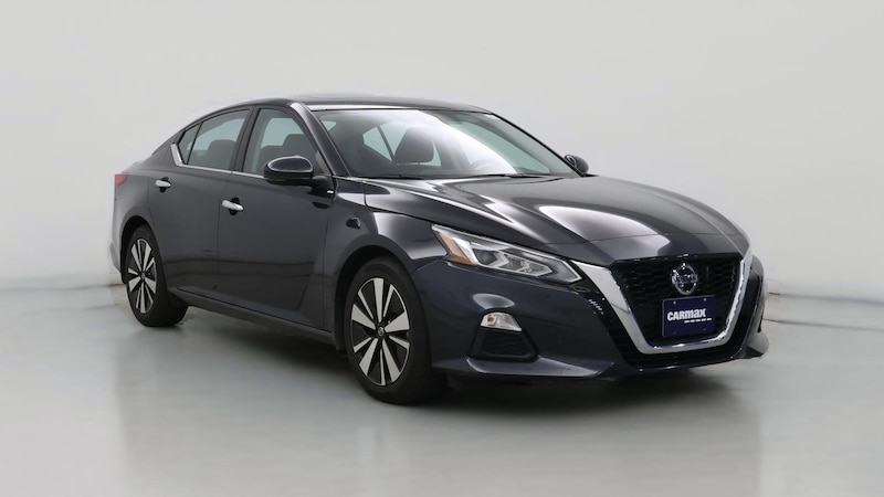 2022 Nissan Altima SV Hero Image
