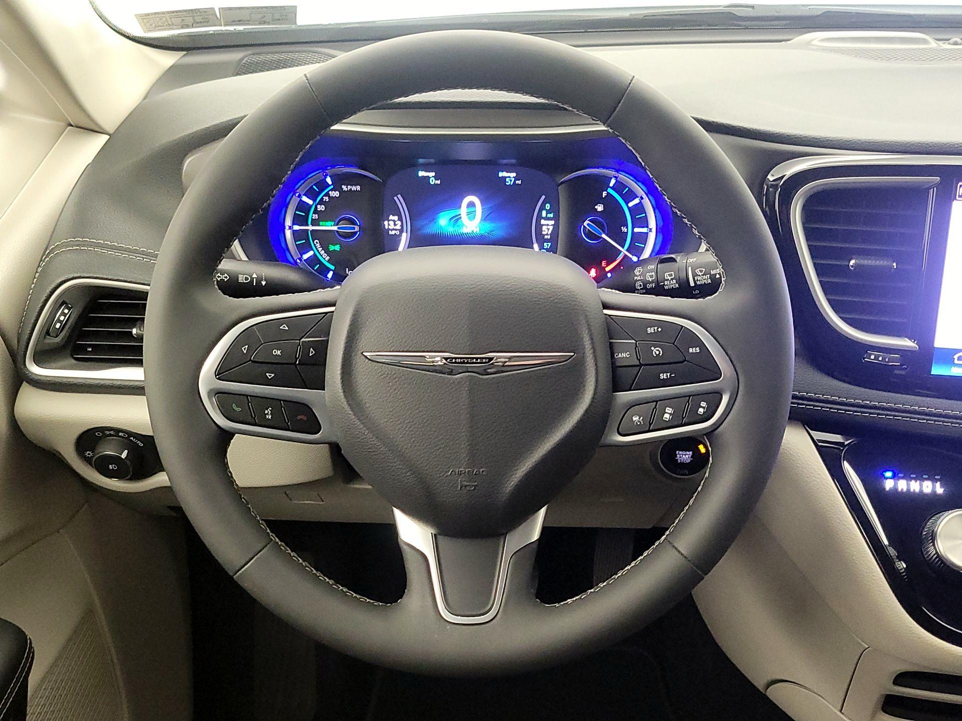 Thumbnail: 2023 Chrysler Pacifica - 10