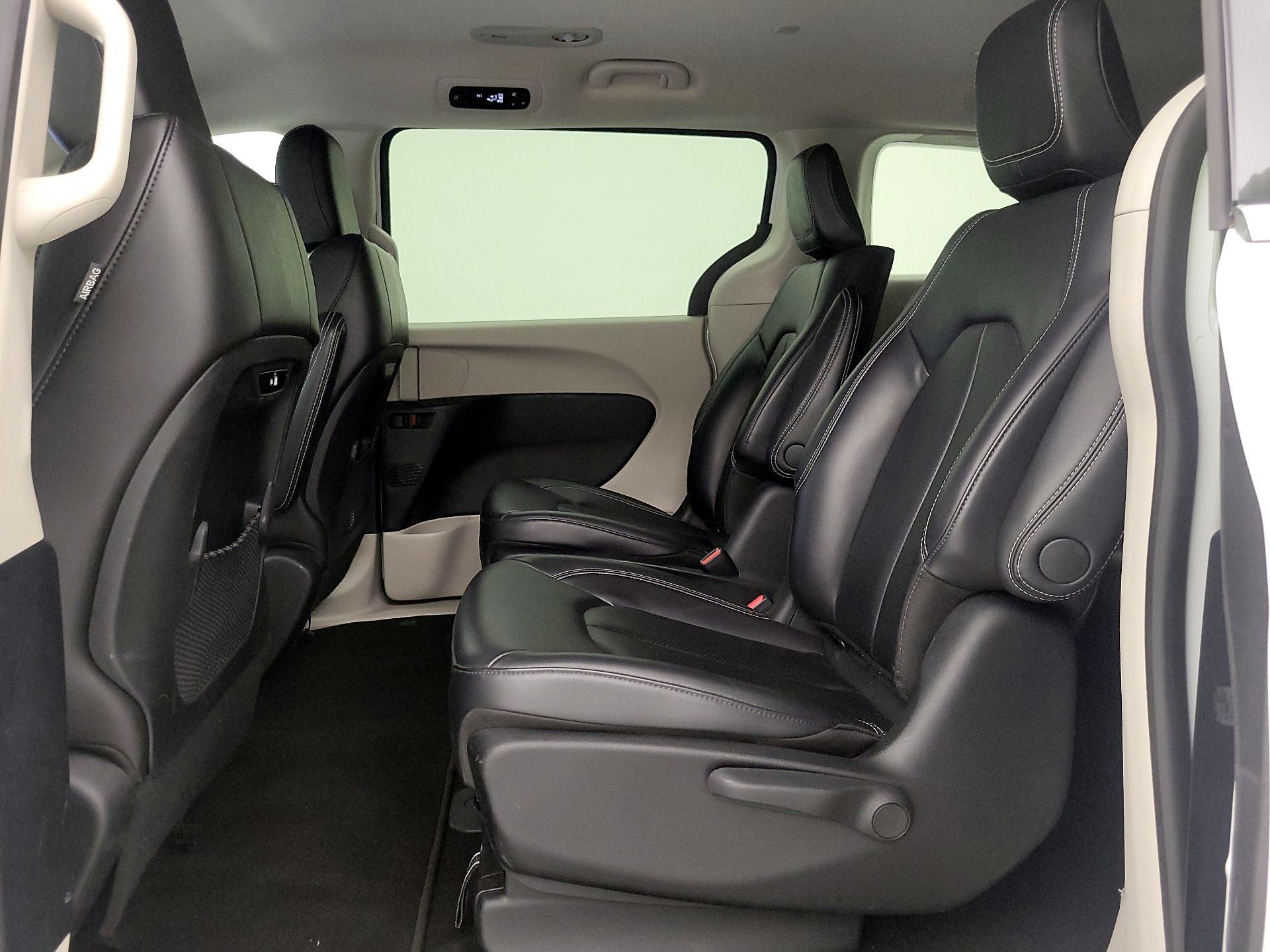 Thumbnail: 2023 Chrysler Pacifica - 19