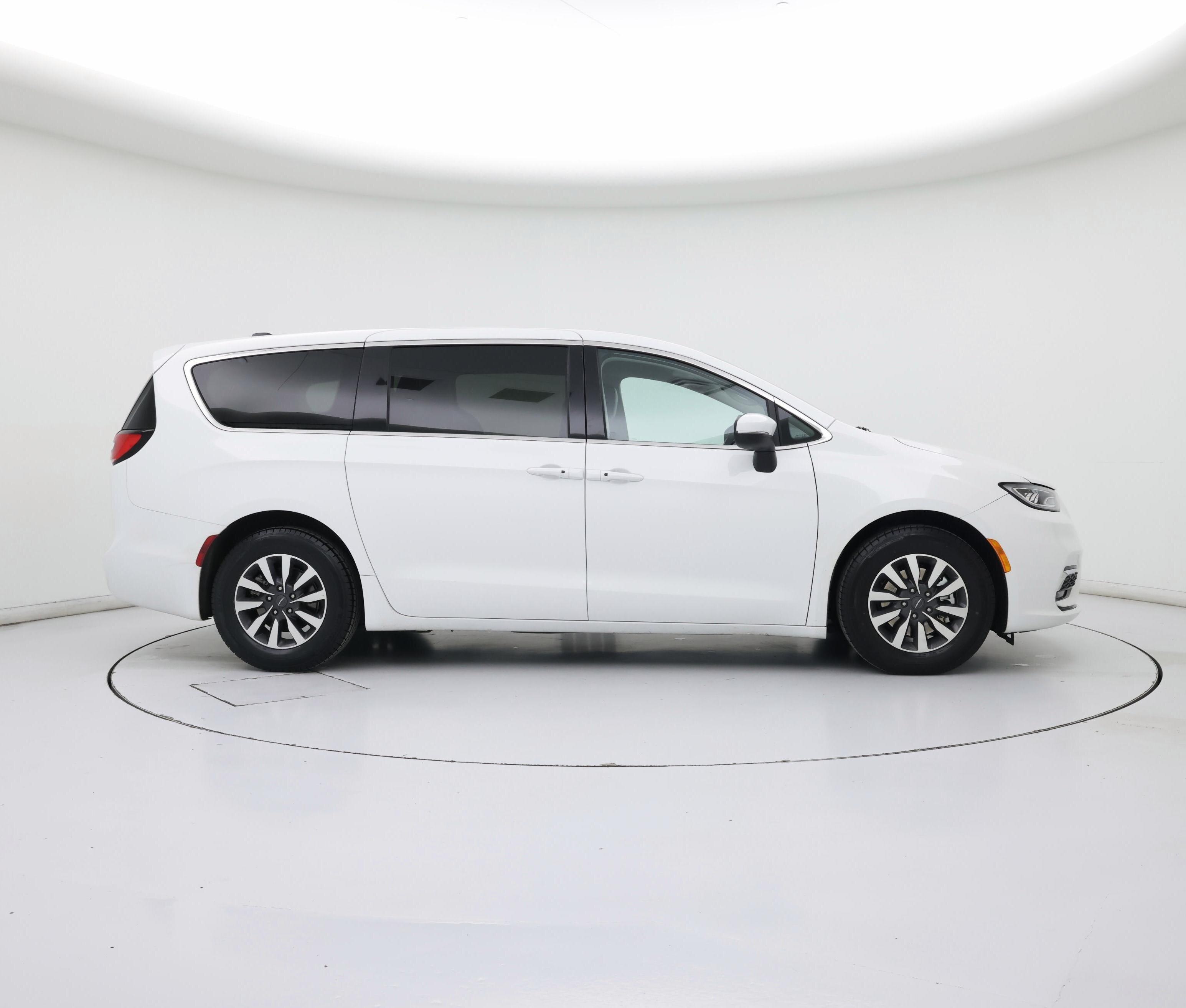 Thumbnail: 2023 Chrysler Pacifica - 7