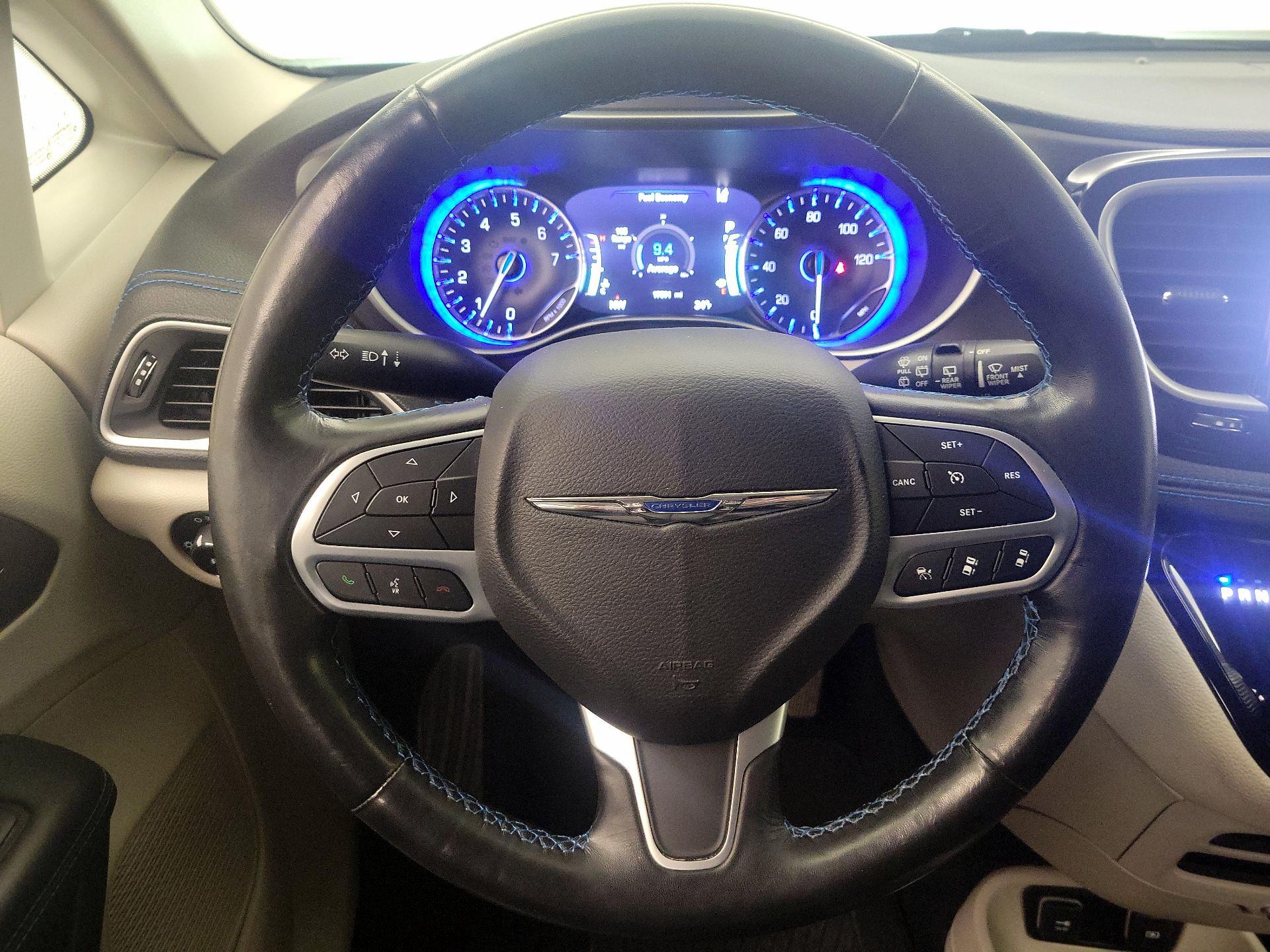Thumbnail: 2021 Chrysler Pacifica - 10