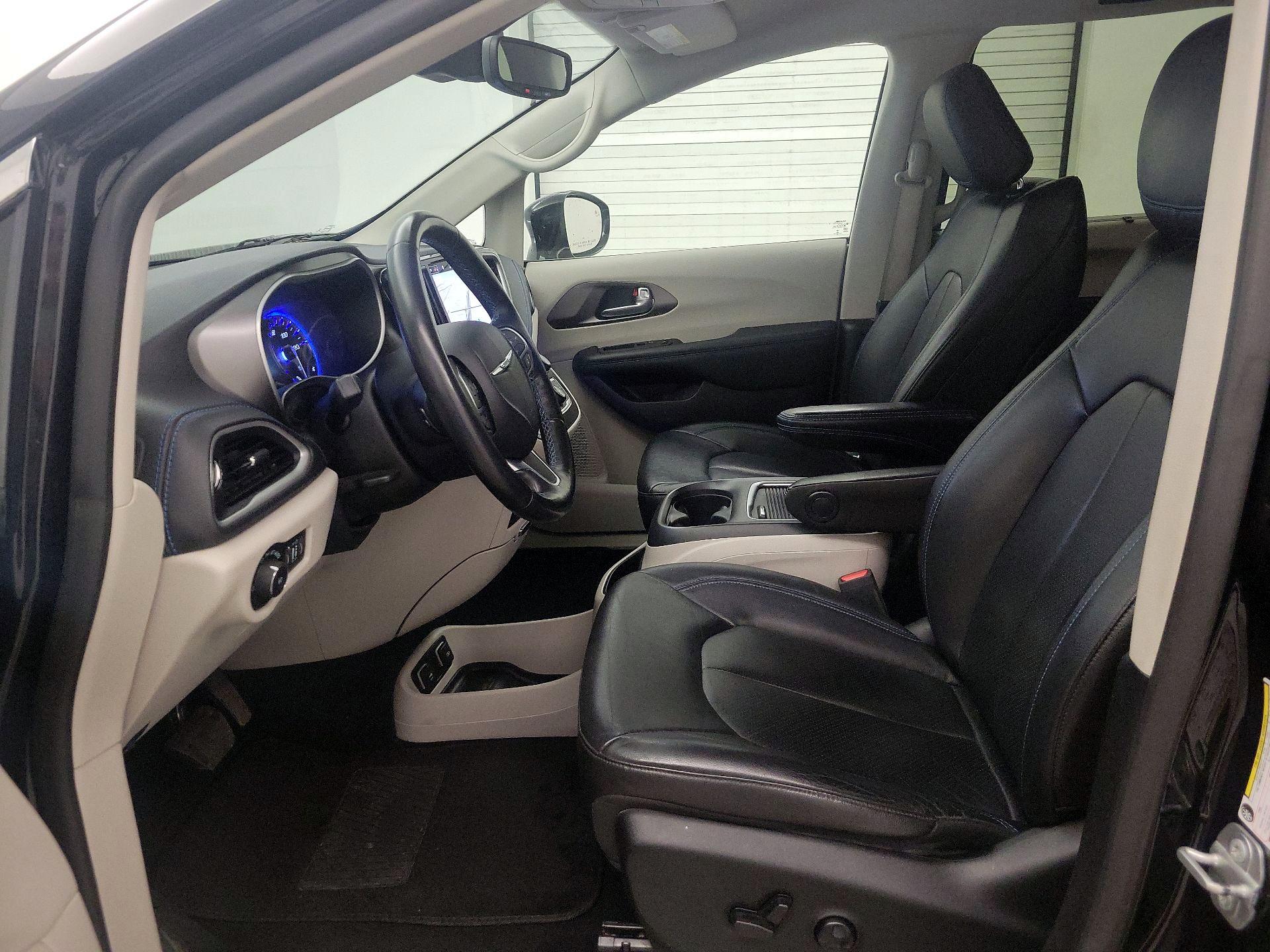 Thumbnail: 2021 Chrysler Pacifica - 11