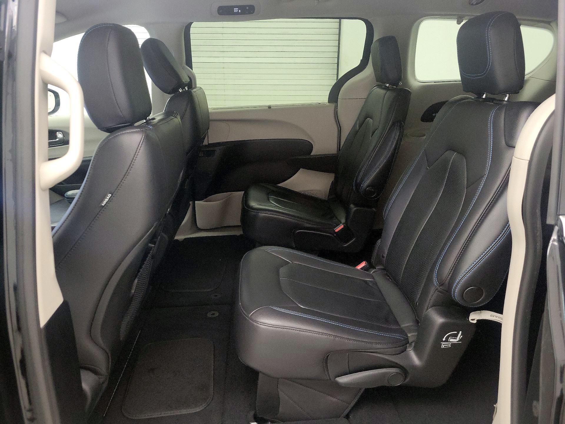 Thumbnail: 2021 Chrysler Pacifica - 20