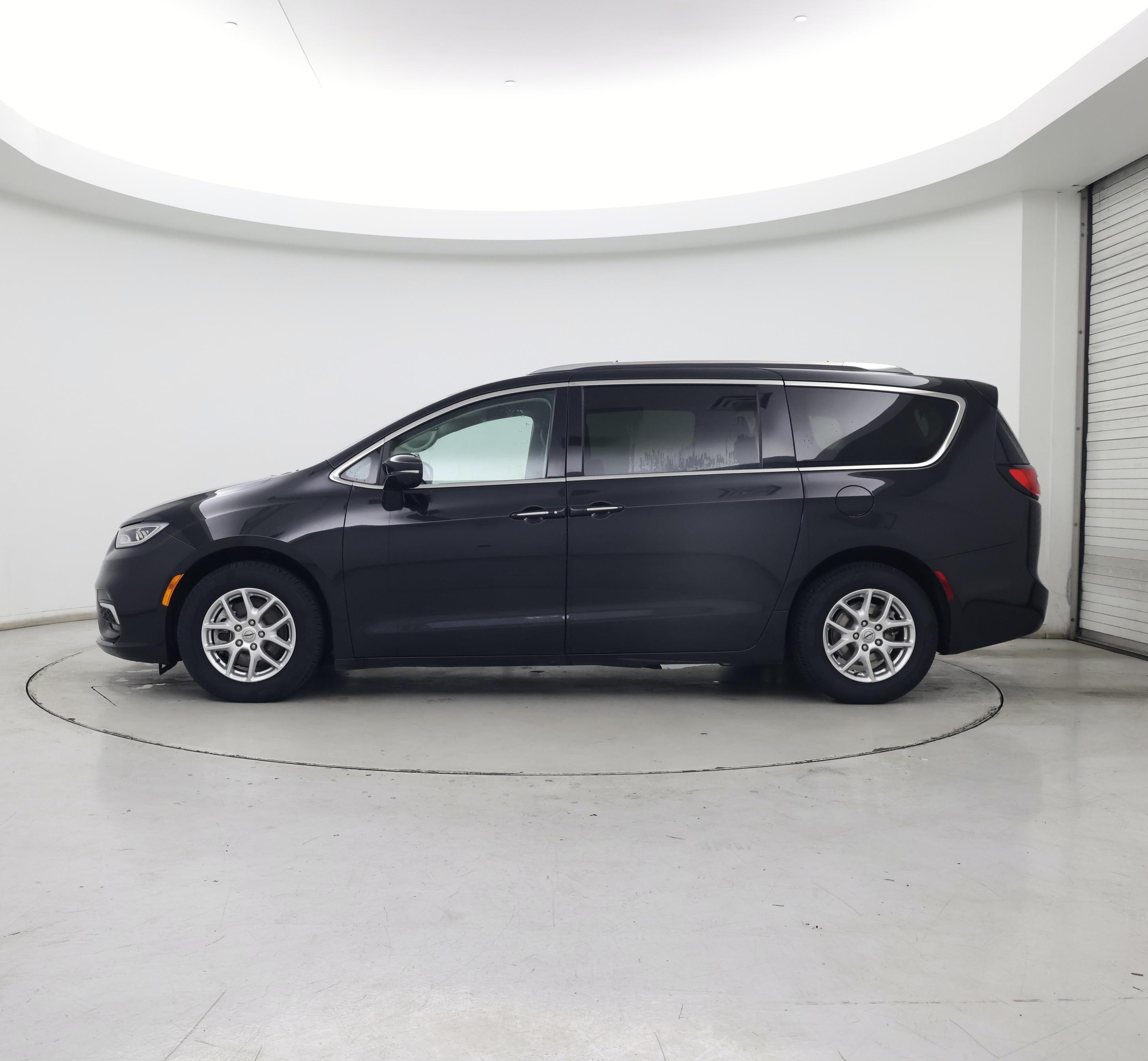 Thumbnail: 2021 Chrysler Pacifica - 3