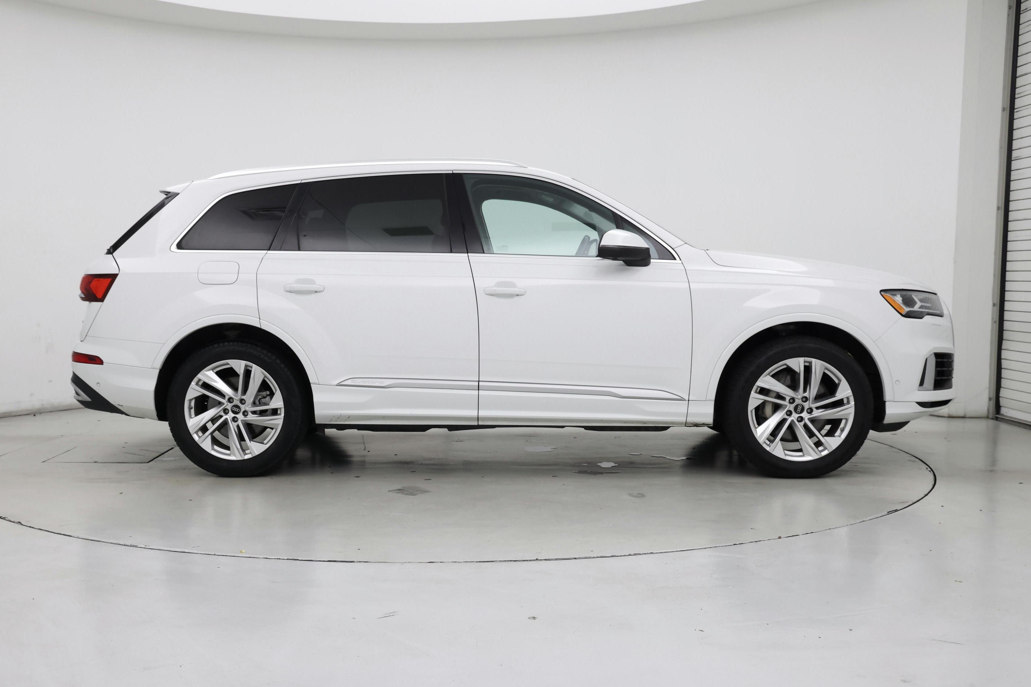 Thumbnail: 2023 Audi Q7 - 7