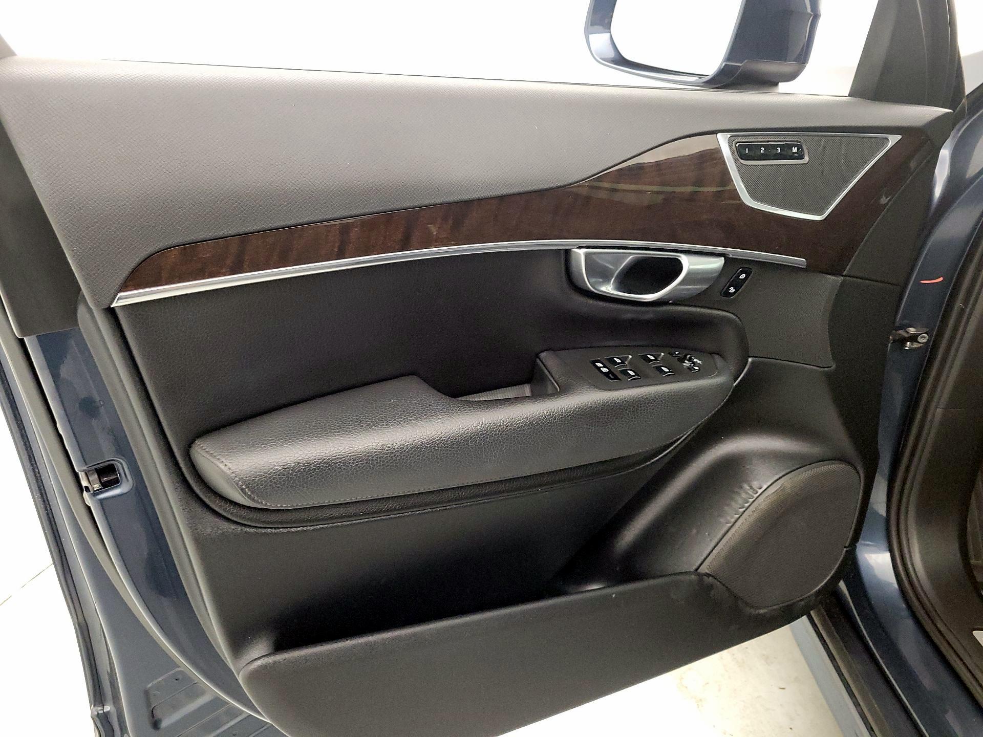 Thumbnail: 2019 Volvo XC90 - 12