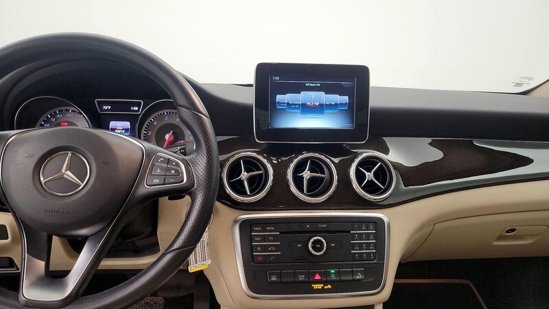 2016 Mercedes-Benz GLA 250 9