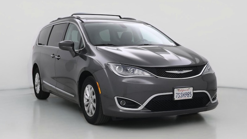 2017 Chrysler Pacifica Touring L Hero Image