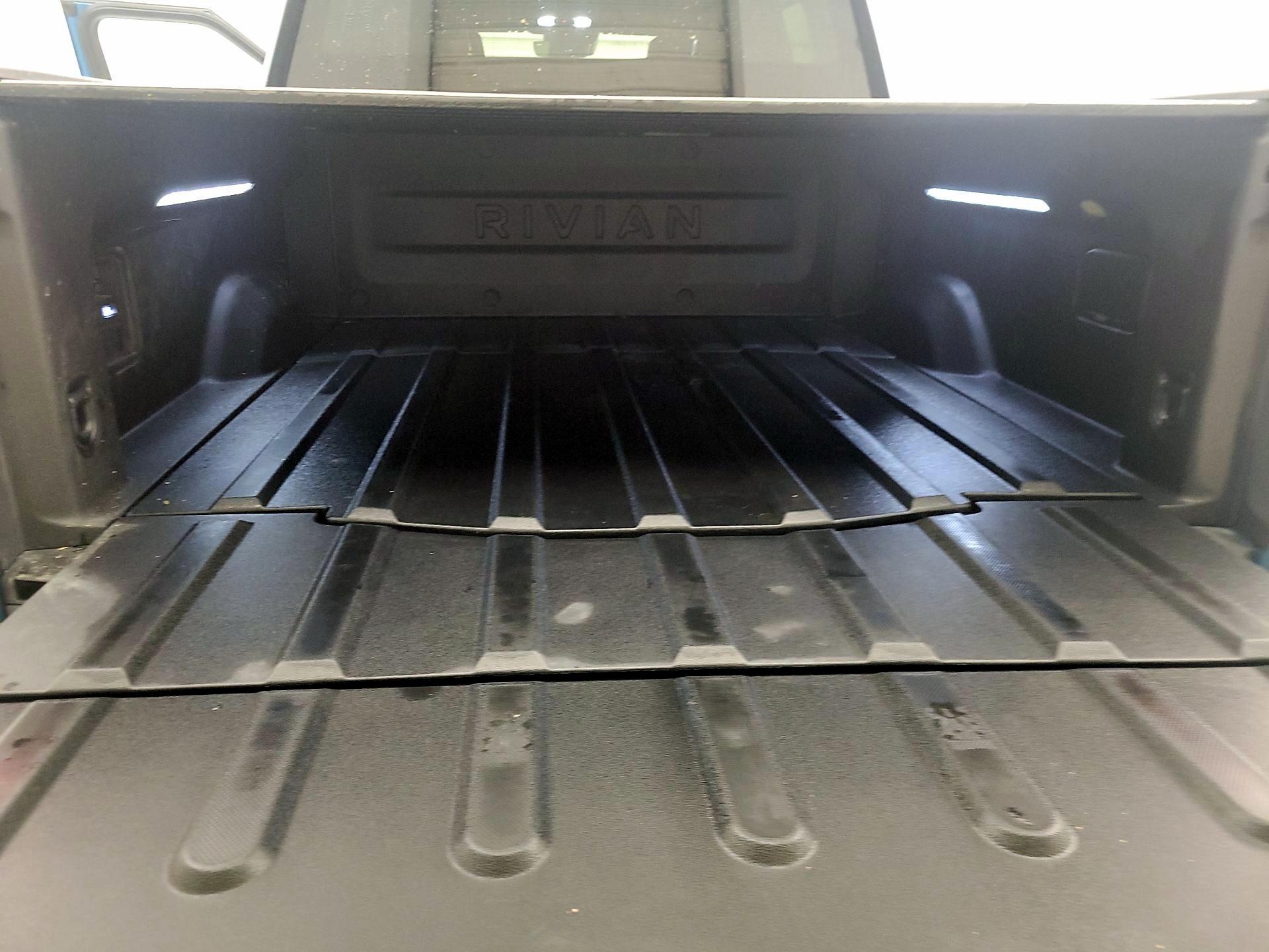 Thumbnail: 2022 Rivian R1T - 16