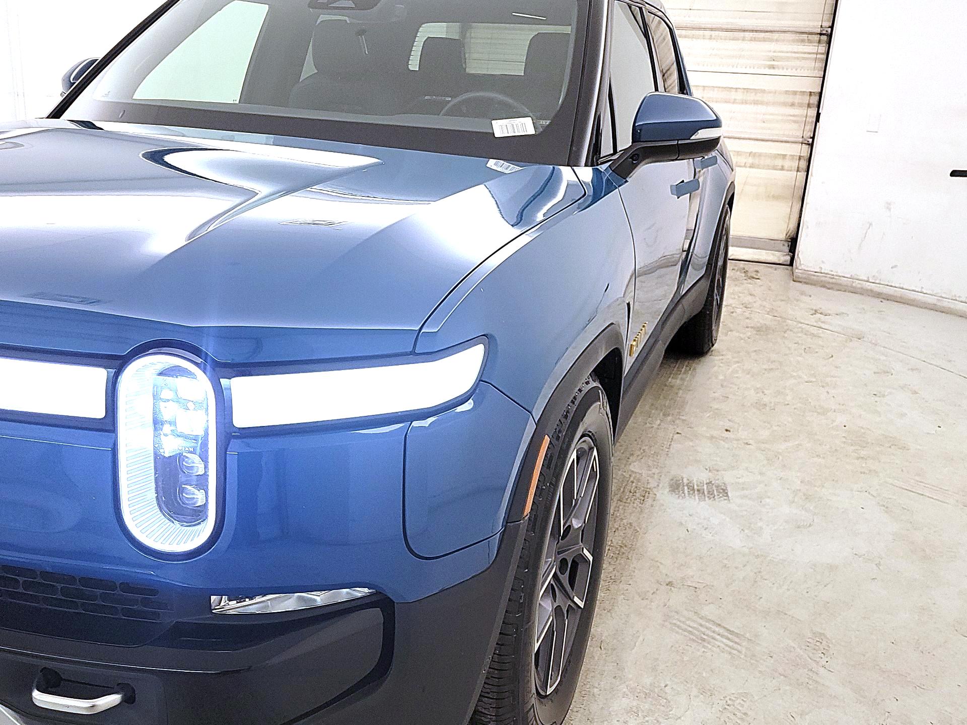 Thumbnail: 2022 Rivian R1T - 3