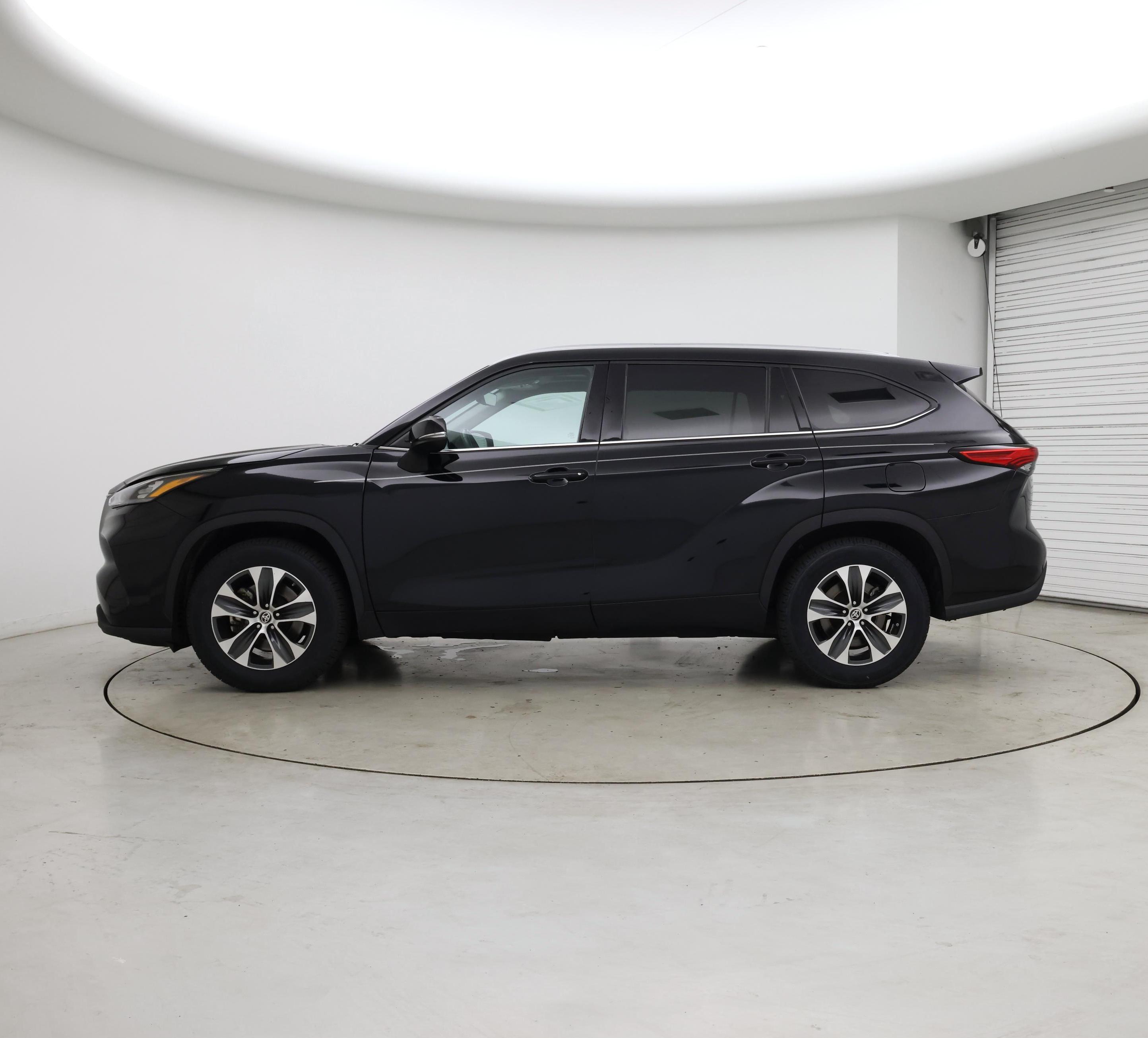 Thumbnail: 2020 Toyota Highlander - 3