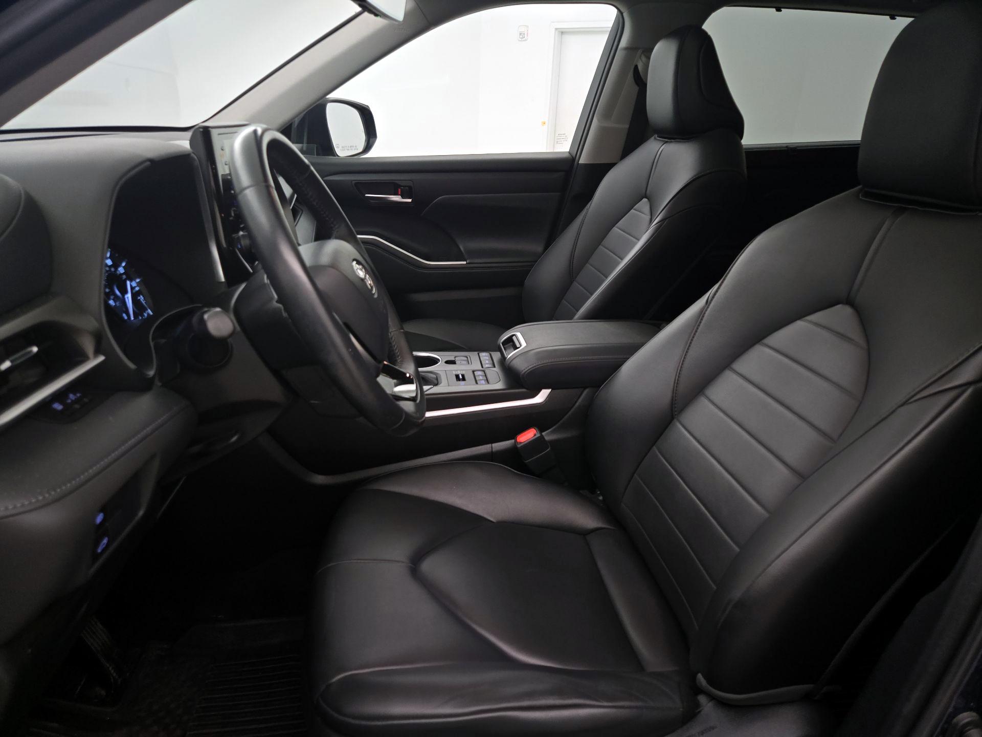 Thumbnail: 2021 Toyota Highlander - 11