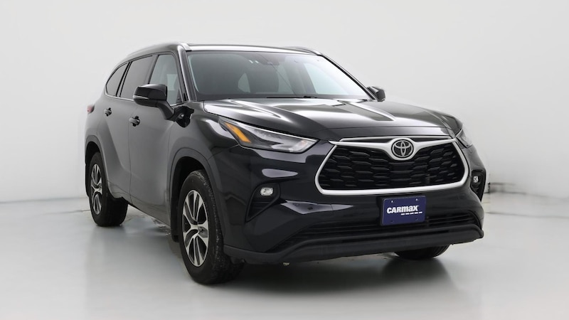 2022 Toyota Highlander XLE Hero Image