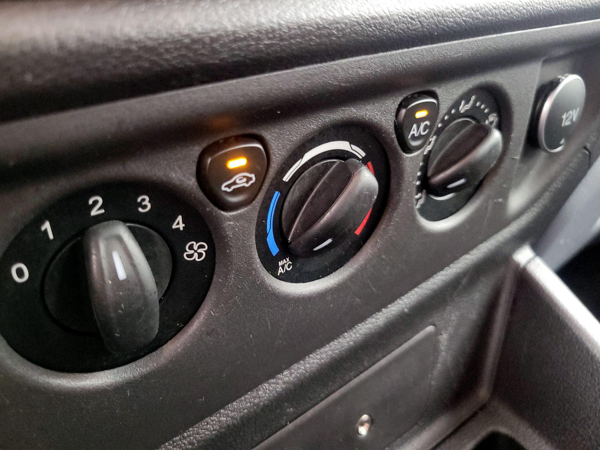 Thumbnail: 2016 Ford Transit Series - 16