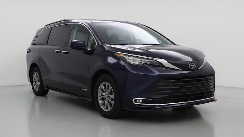 2021 Toyota Sienna XLE Hero Image