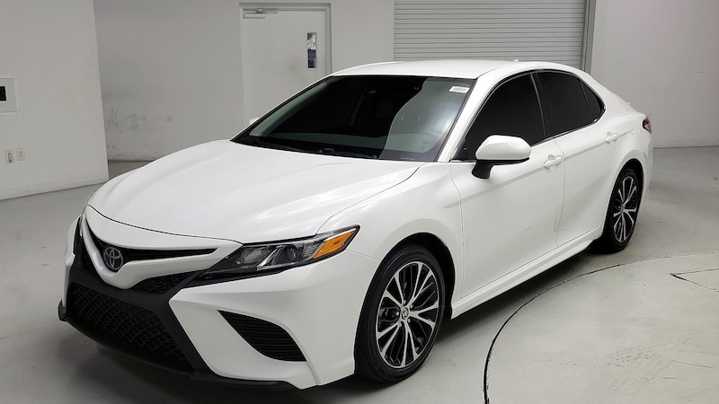 2020 Toyota Camry SE 3