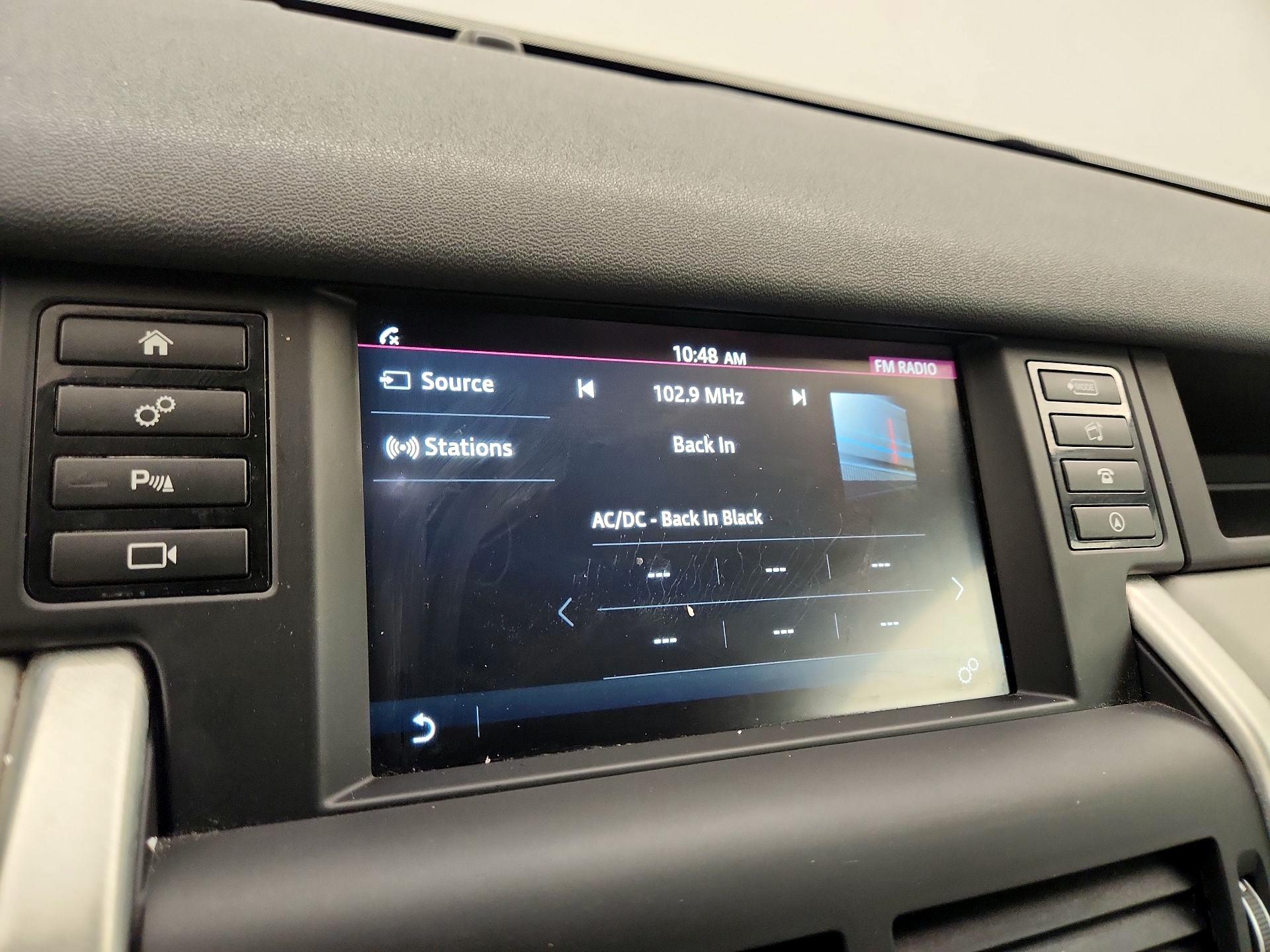 Thumbnail: 2019 Land Rover Discovery Sport - 15