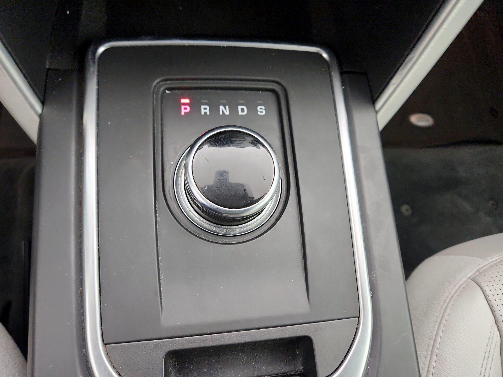 Thumbnail: 2019 Land Rover Discovery Sport - 17