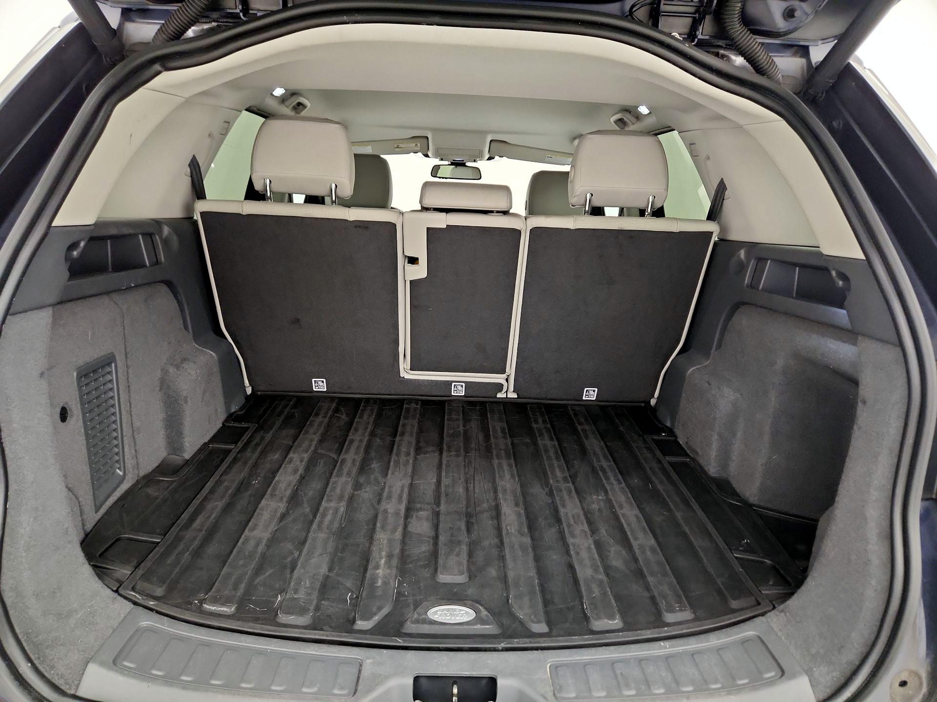 Thumbnail: 2019 Land Rover Discovery Sport - 20