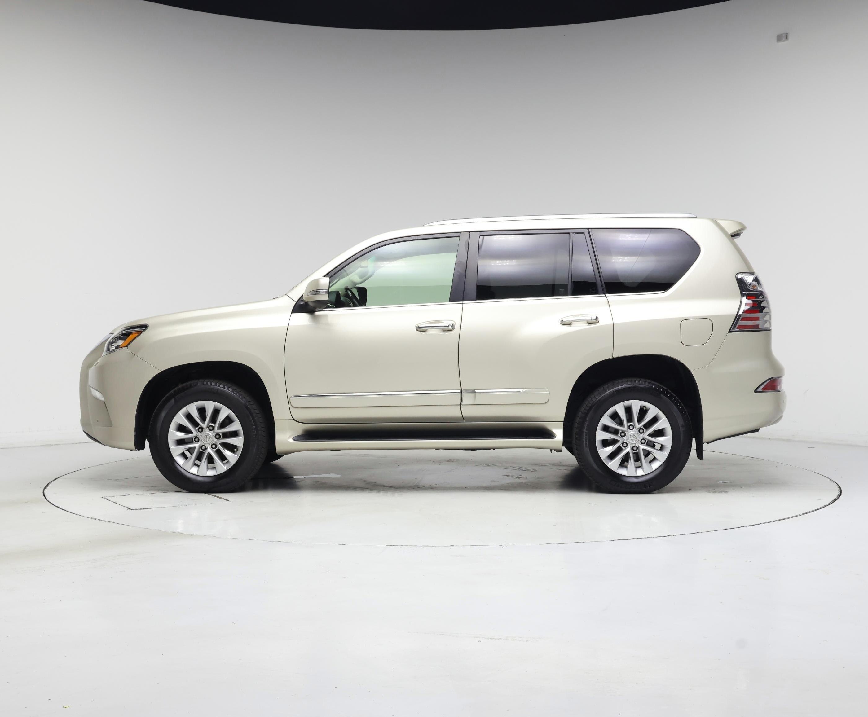 Thumbnail: 2015 Lexus GX - 3