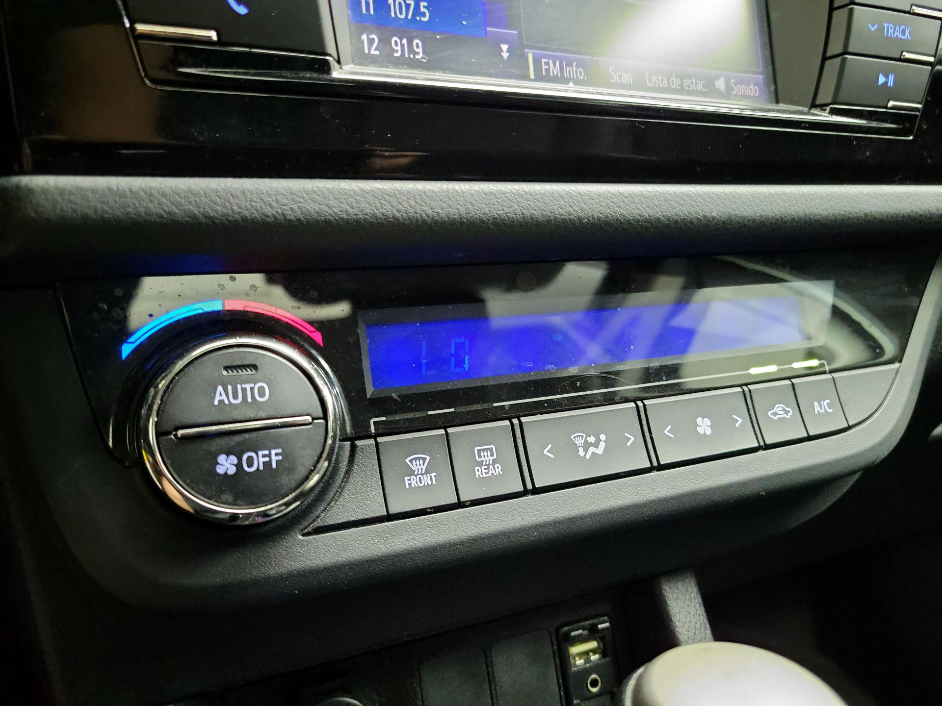 Thumbnail: 2016 Toyota Corolla - 16