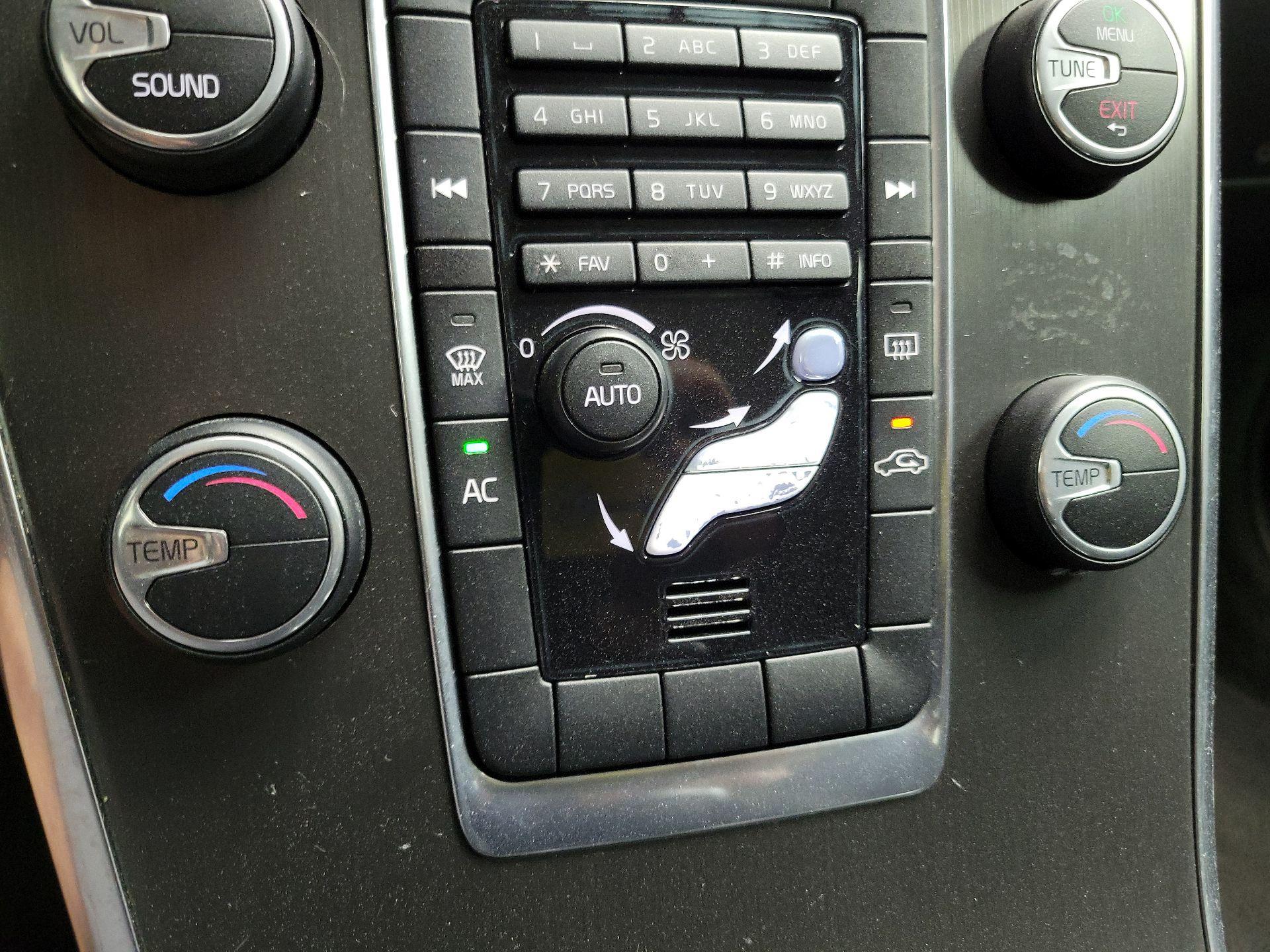 Thumbnail: 2014 Volvo XC60 - 15