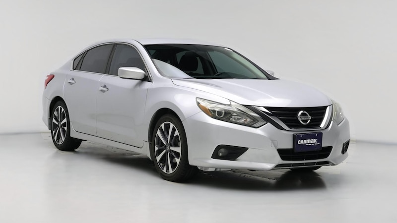 2016 Nissan Altima SR Hero Image