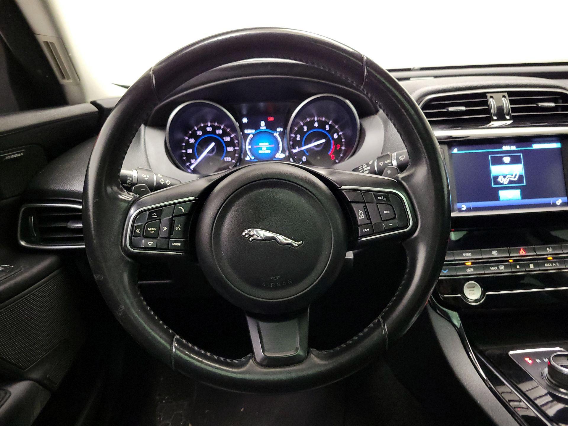 Thumbnail: 2018 Jaguar XE - 10