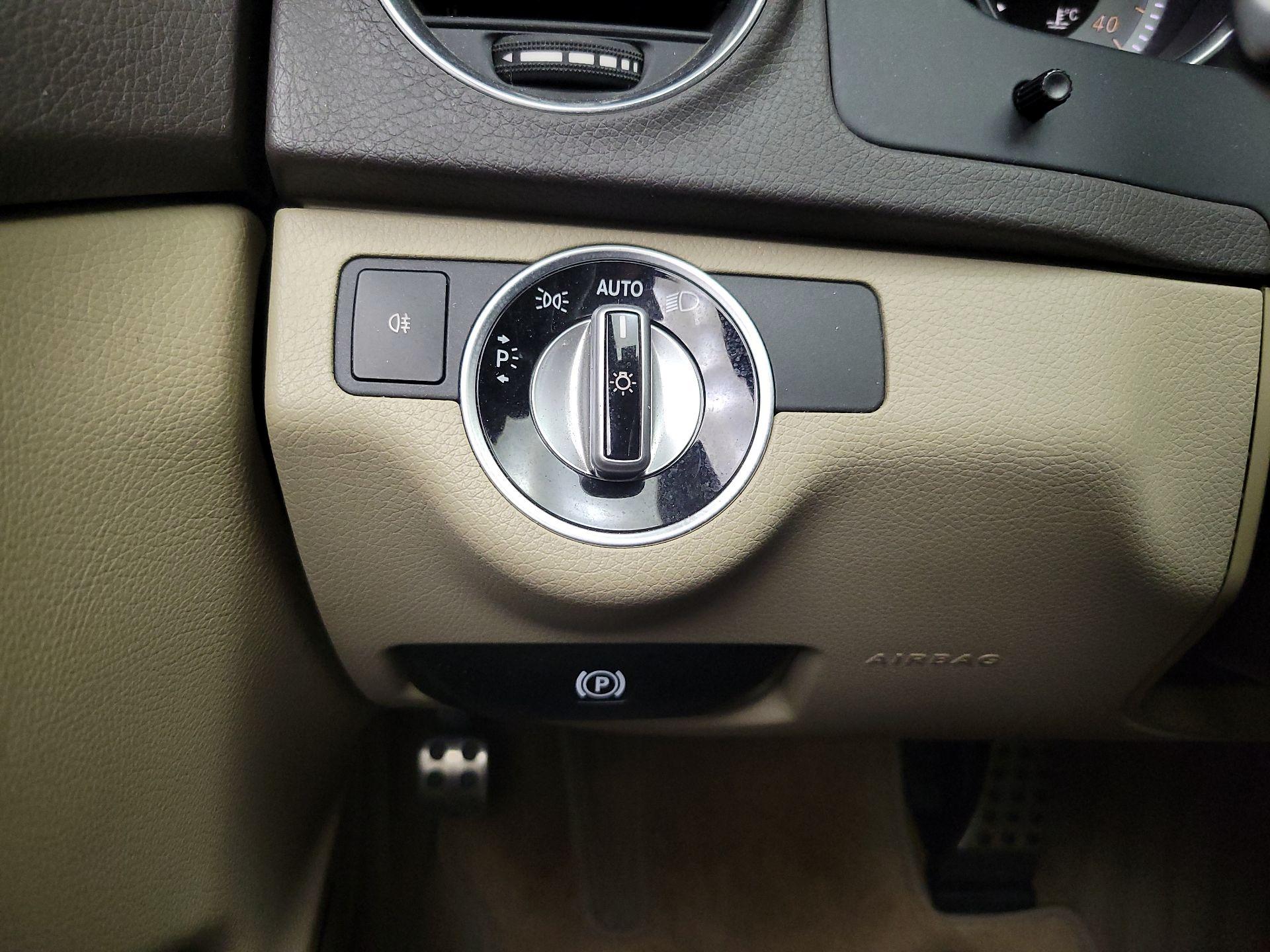 Thumbnail: 2014 Mercedes-Benz C-Class - 13