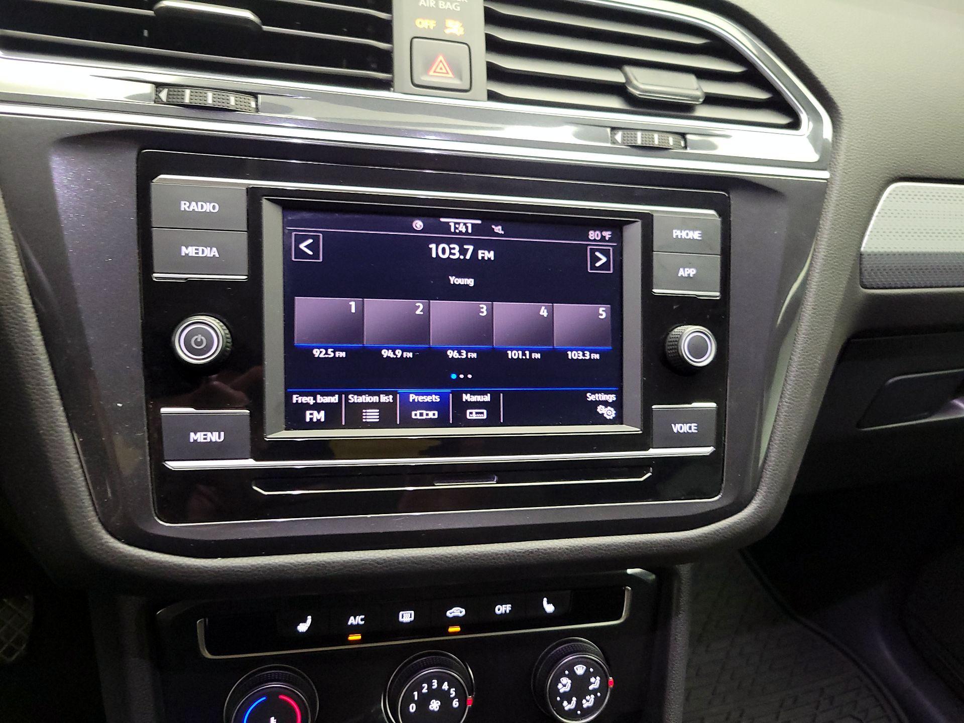 Thumbnail: 2022 Volkswagen Tiguan - 15