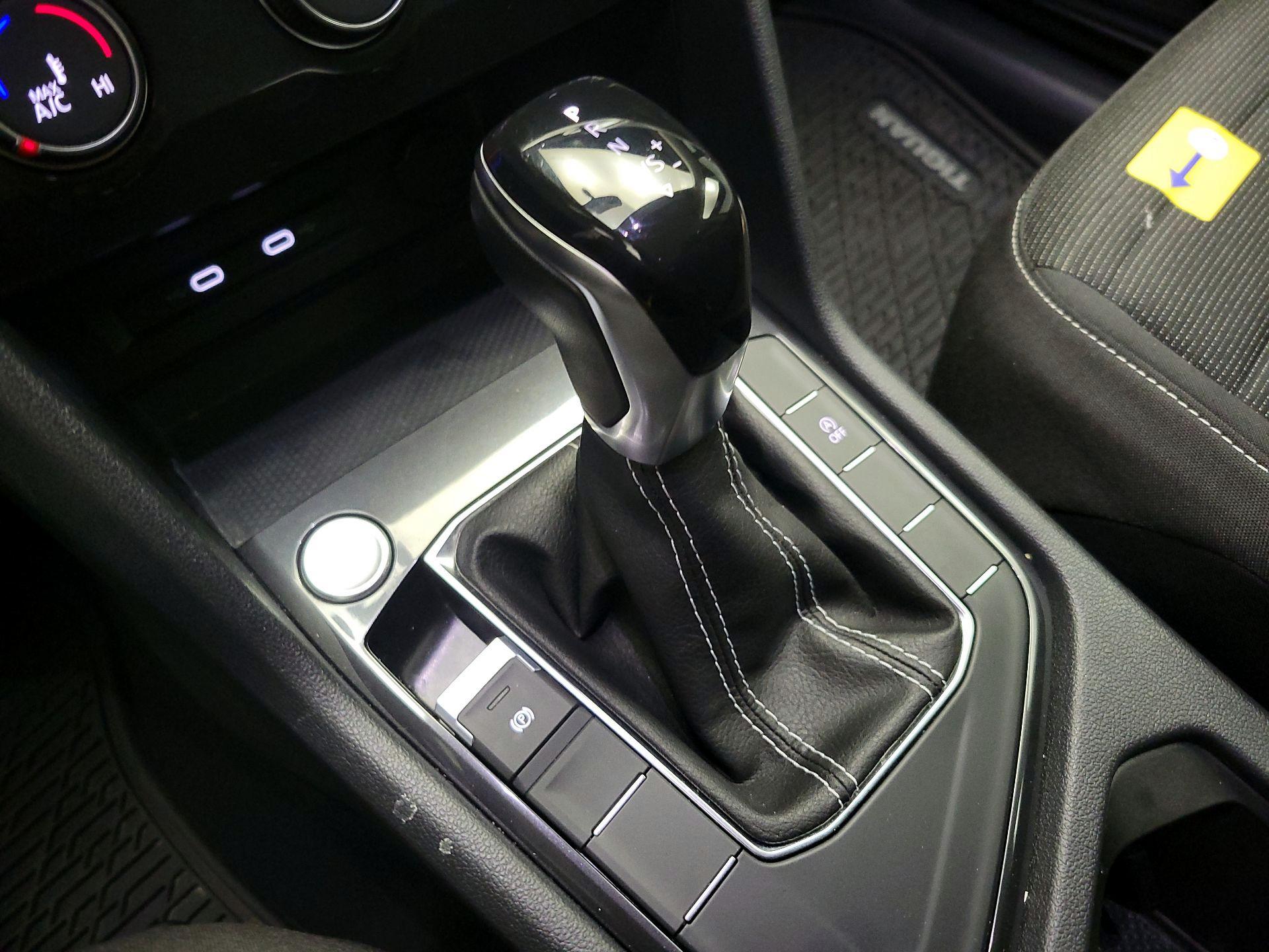 Thumbnail: 2022 Volkswagen Tiguan - 17