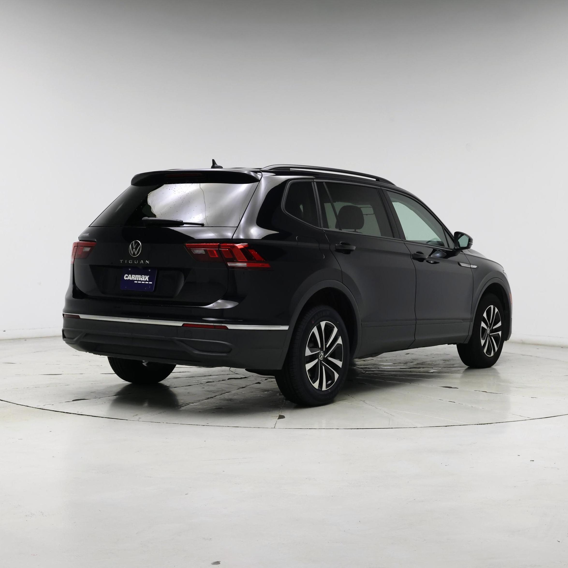 Thumbnail: 2022 Volkswagen Tiguan - 8