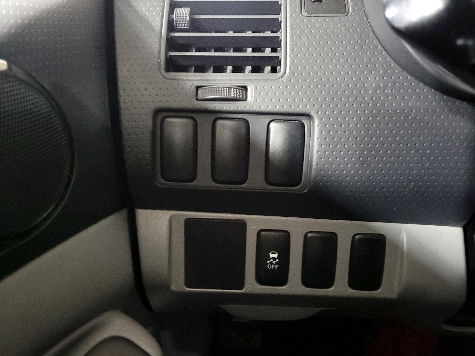 Thumbnail: 2013 Toyota Tacoma - 13