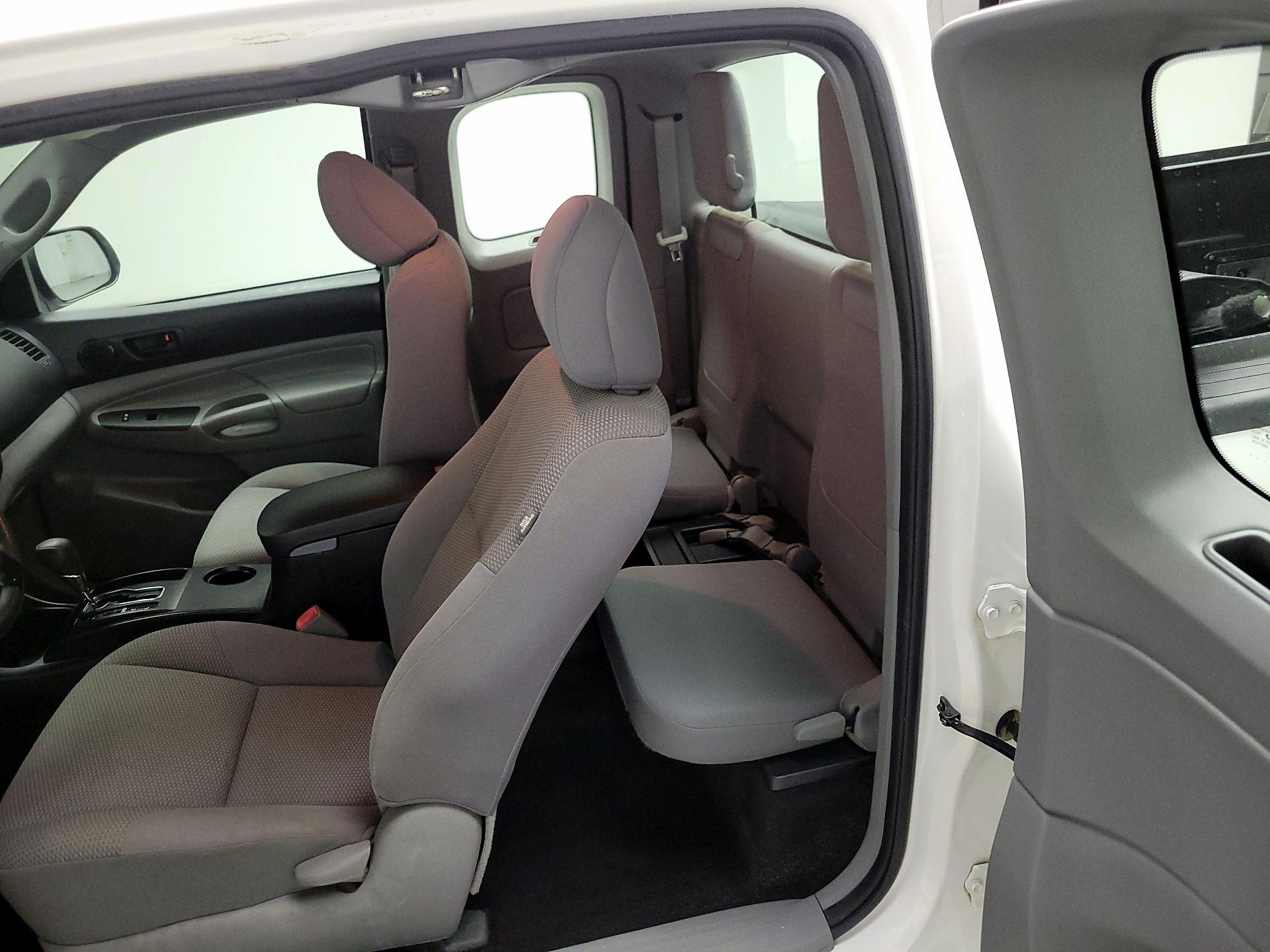 Thumbnail: 2013 Toyota Tacoma - 18