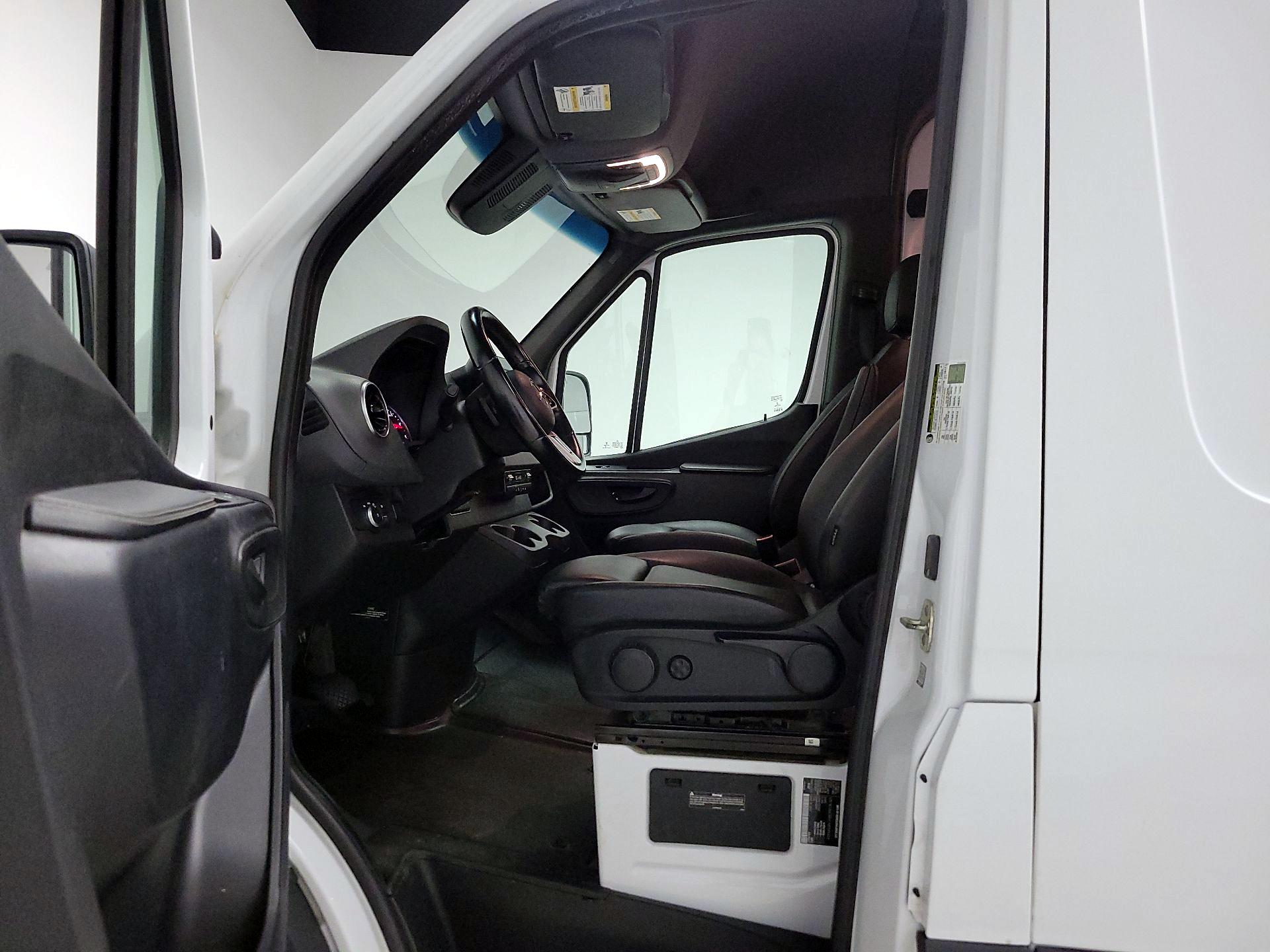 Thumbnail: 2021 Mercedes-Benz Sprinter - 11