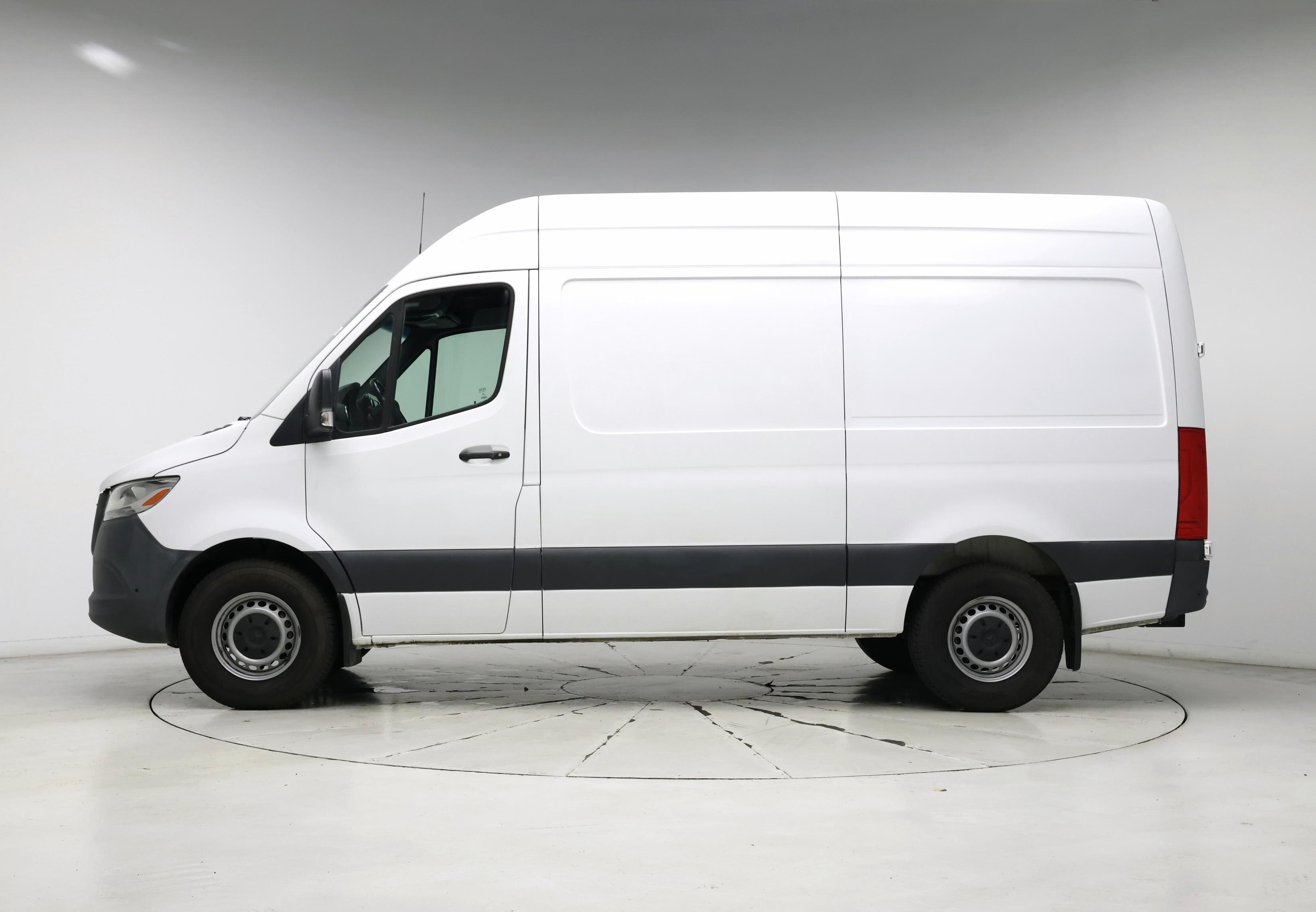 Thumbnail: 2021 Mercedes-Benz Sprinter - 3